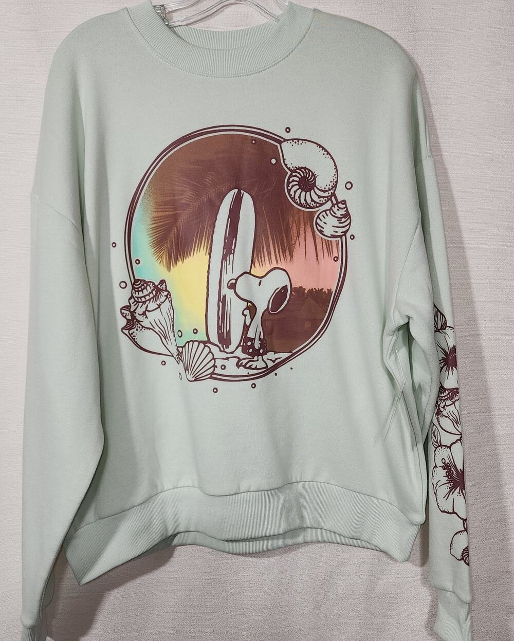 Snoopy surfing Green sweatshirt size Small